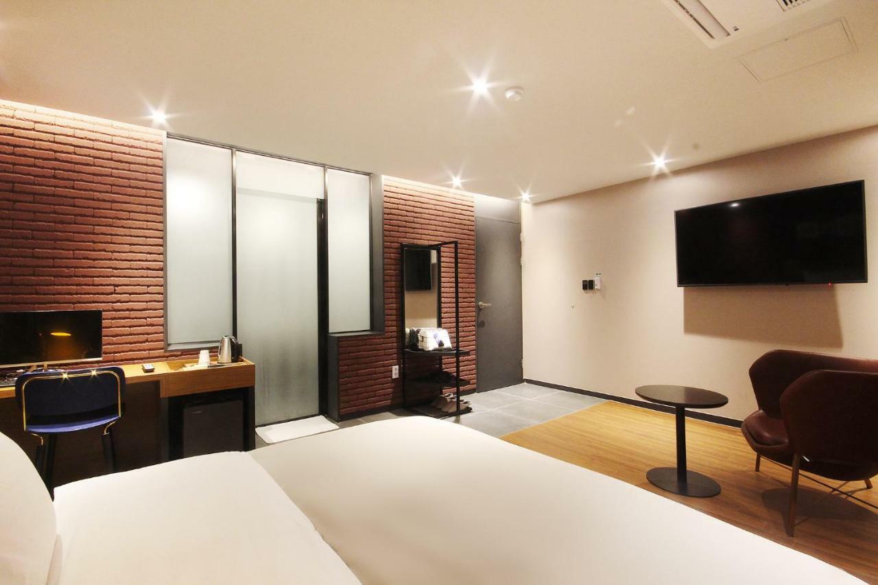Brown Dot Hotel Seomyeon Busan Exterior photo